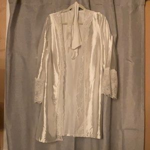 Satin Off White Robe Size XL